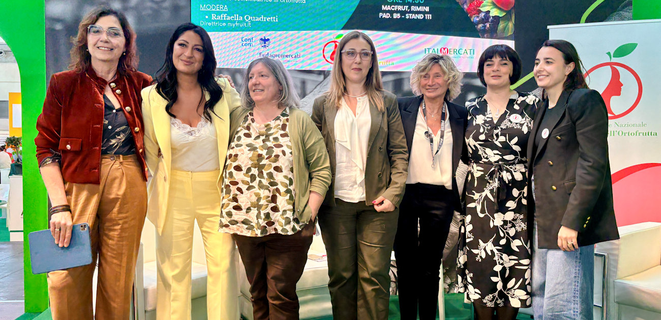 Macfrut 2026 _donne mercati ingrosso - da sx Ravaioli - Montucchiari - Degliesposti - Renna - Quadretti - Nadalini - Montanaro